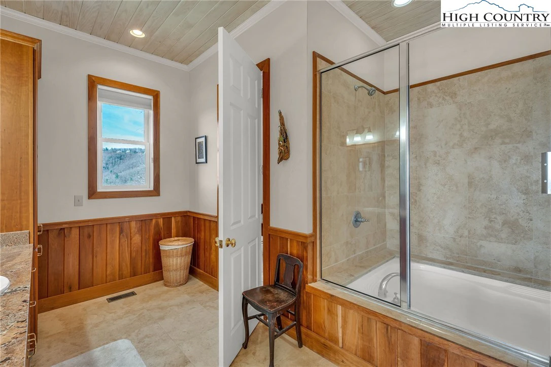 Image number 13 for the current listing
