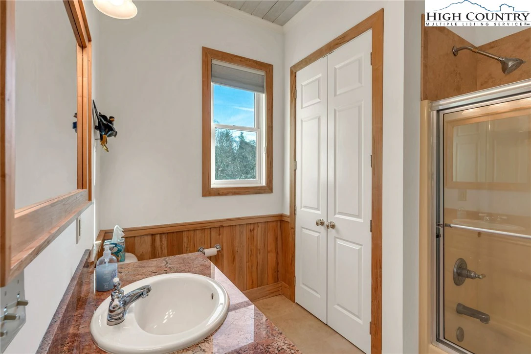 Image number 3 for the current listing