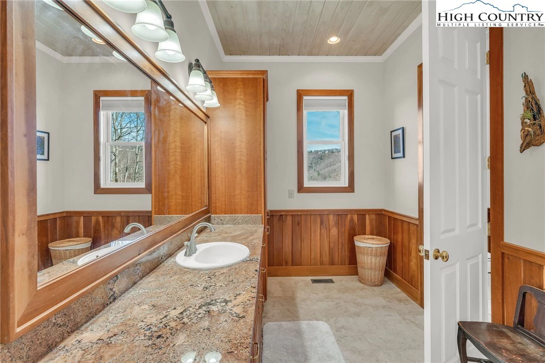 Image number 4 for the current listing
