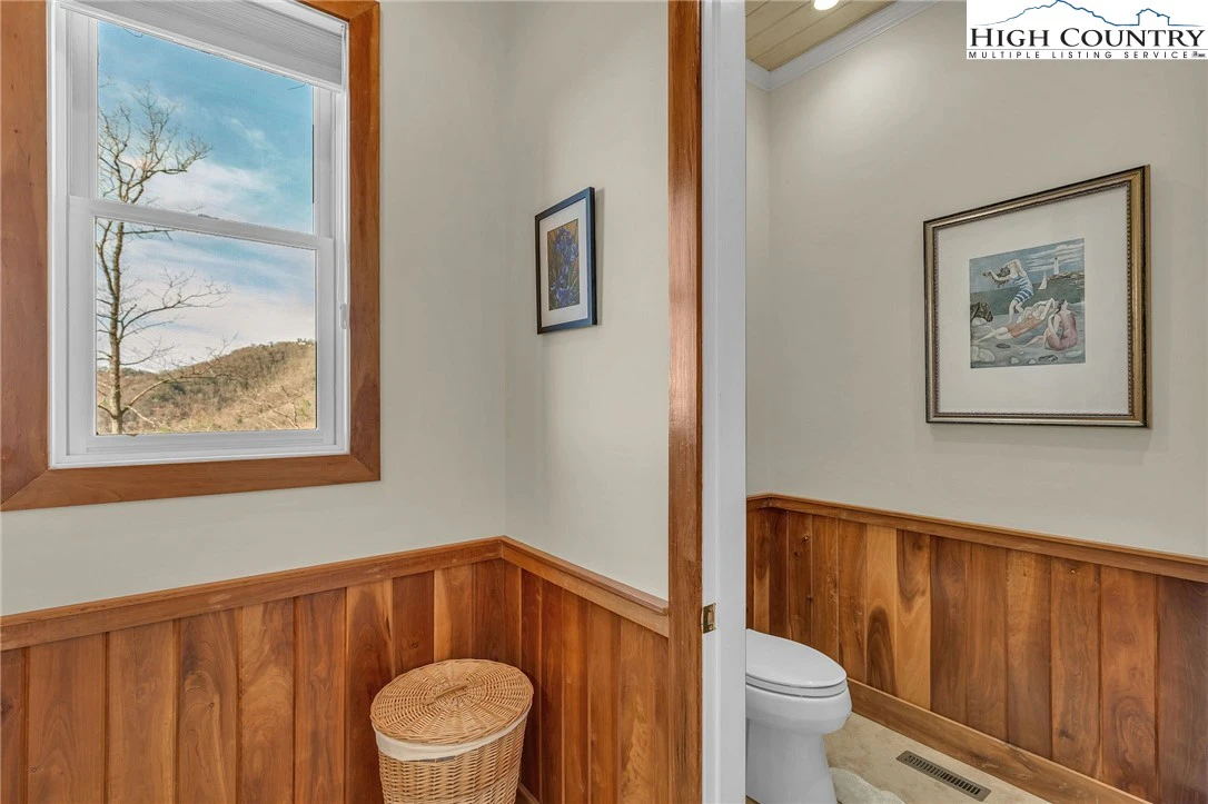 Image number 5 for the current listing