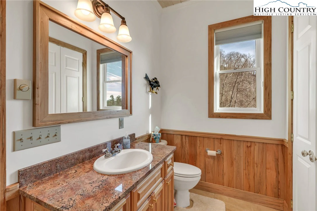 Image number 16 for the current listing
