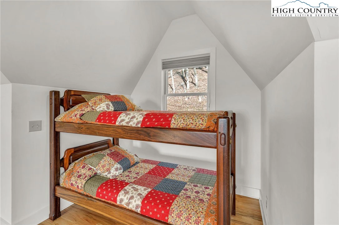 Image number 20 for the current listing