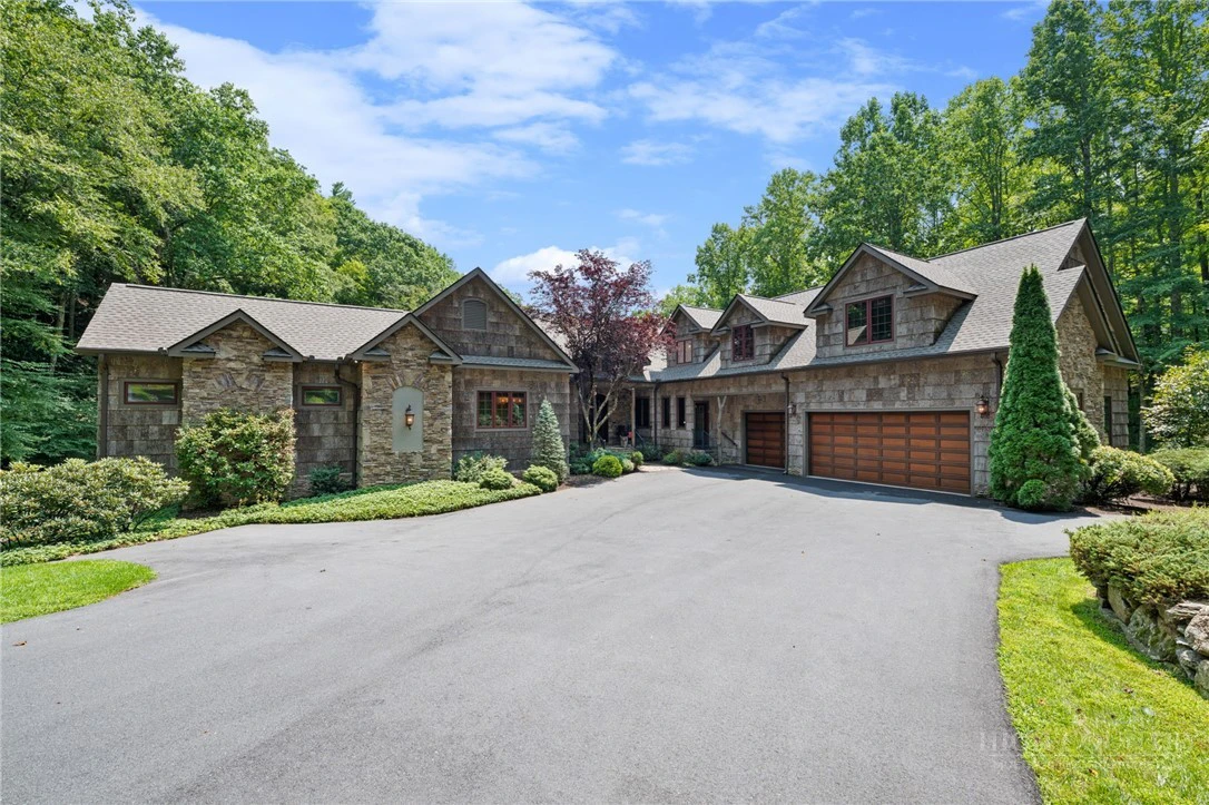 Image number 1 for the current listing