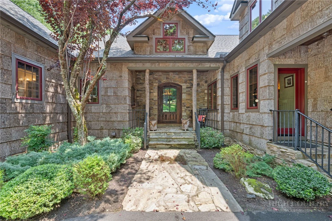 Image number 2 for the current listing