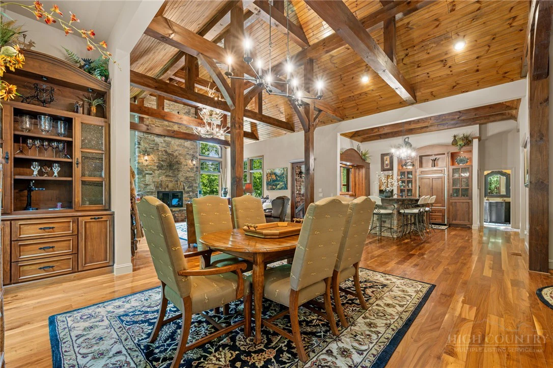 Image number 9 for the current listing