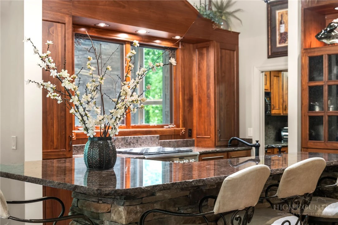 Image number 8 for the current listing