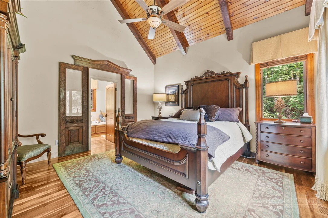 Image number 16 for the current listing