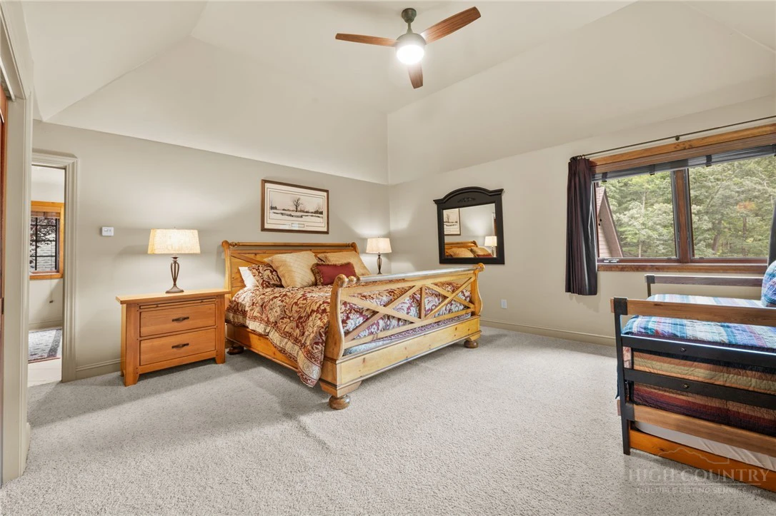 Image number 20 for the current listing