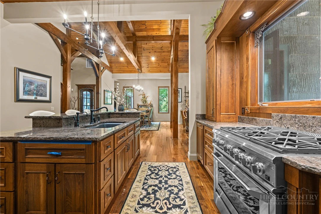 Image number 11 for the current listing