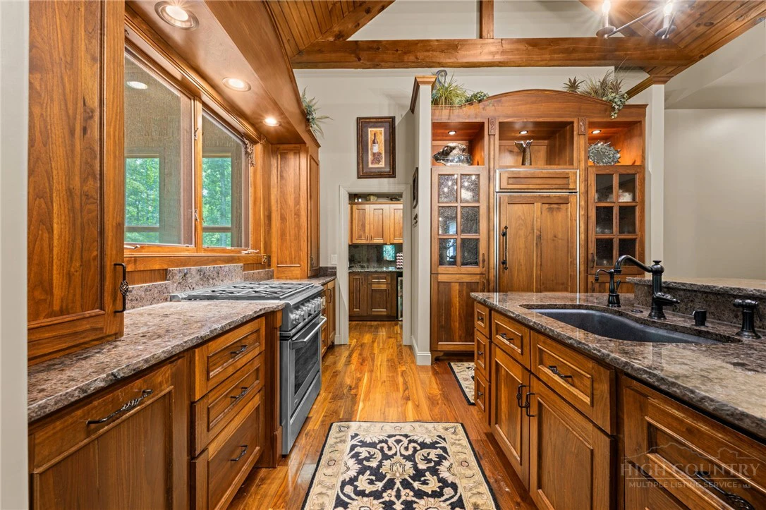Image number 12 for the current listing