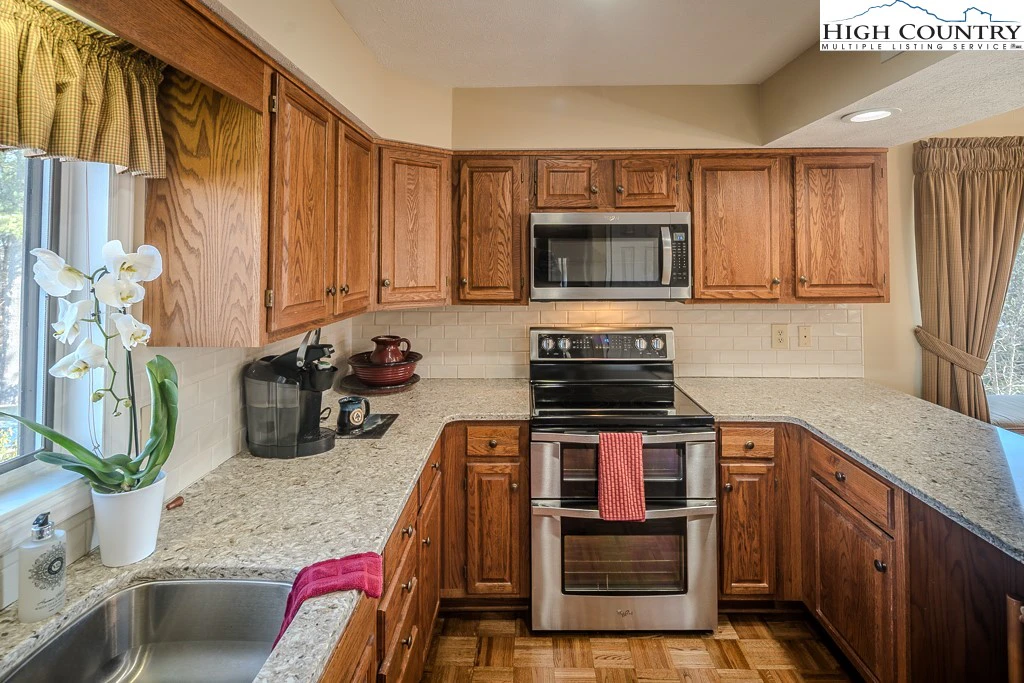 Image number 3 for the current listing