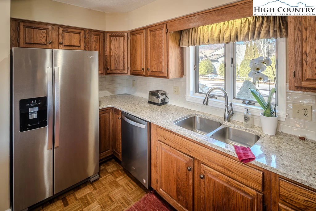 Image number 5 for the current listing