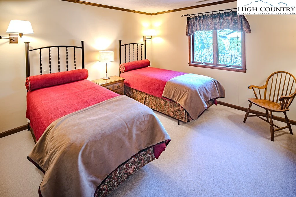 Image number 6 for the current listing
