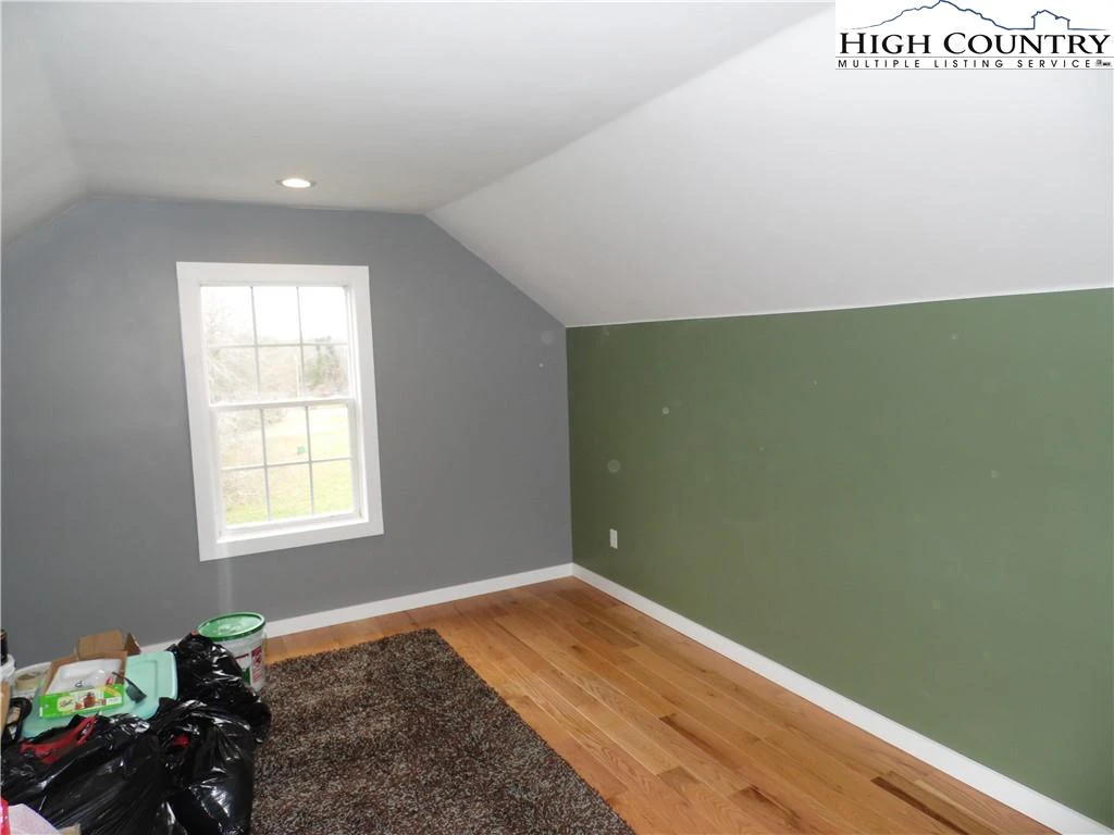 Image number 14 for the current listing