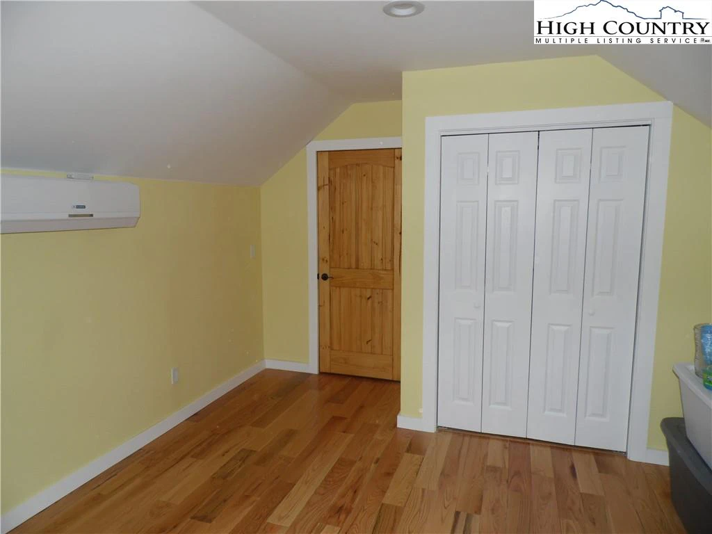 Image number 3 for the current listing