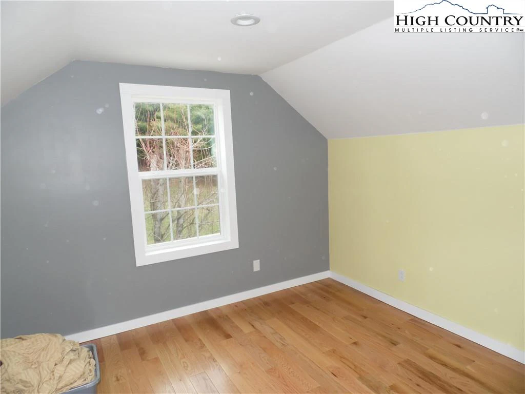 Image number 4 for the current listing