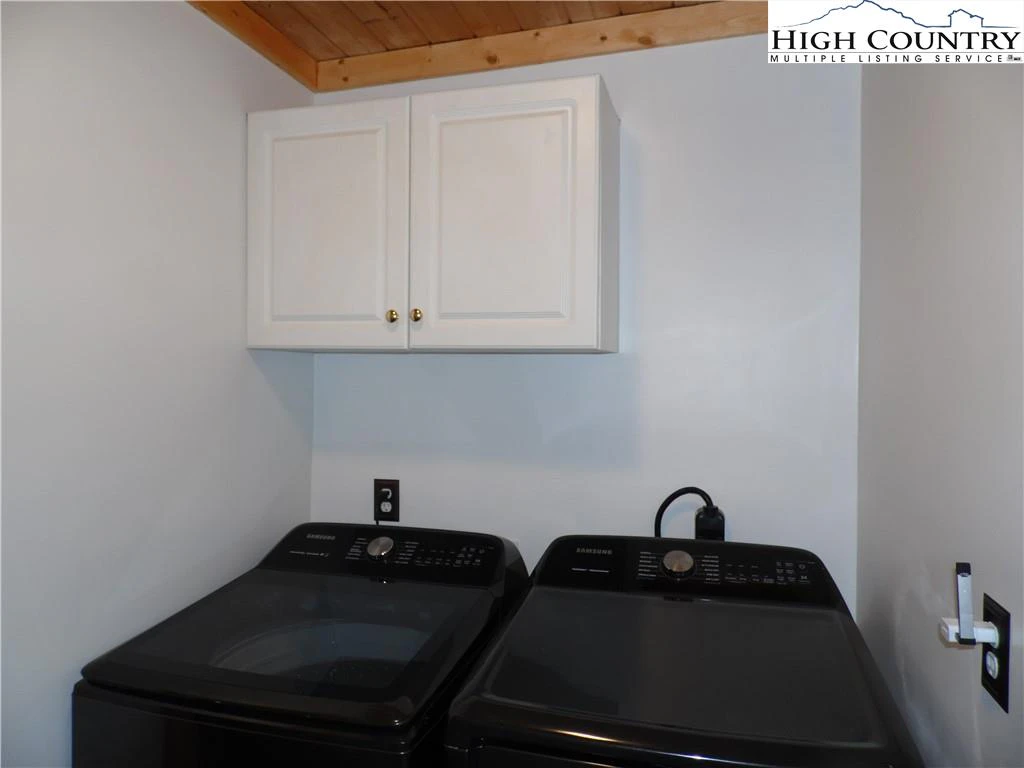 Image number 7 for the current listing