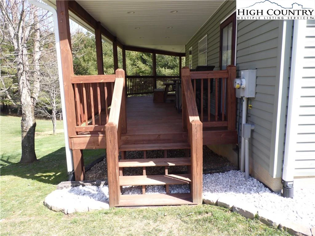 Image number 17 for the current listing