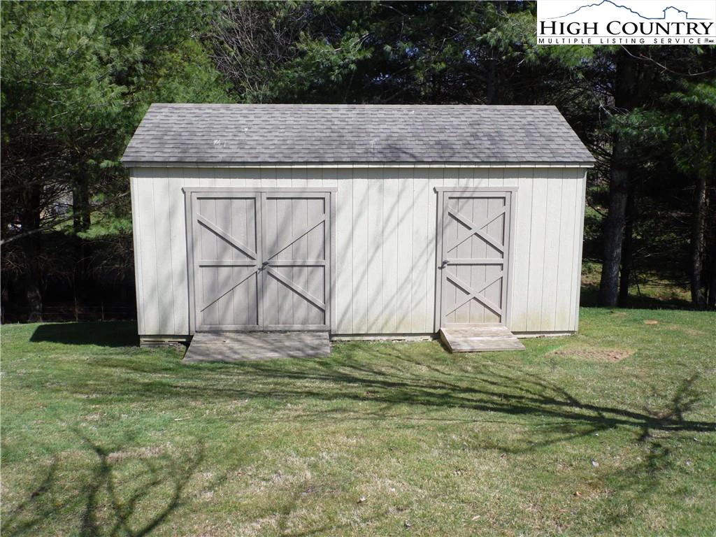 Image number 23 for the current listing