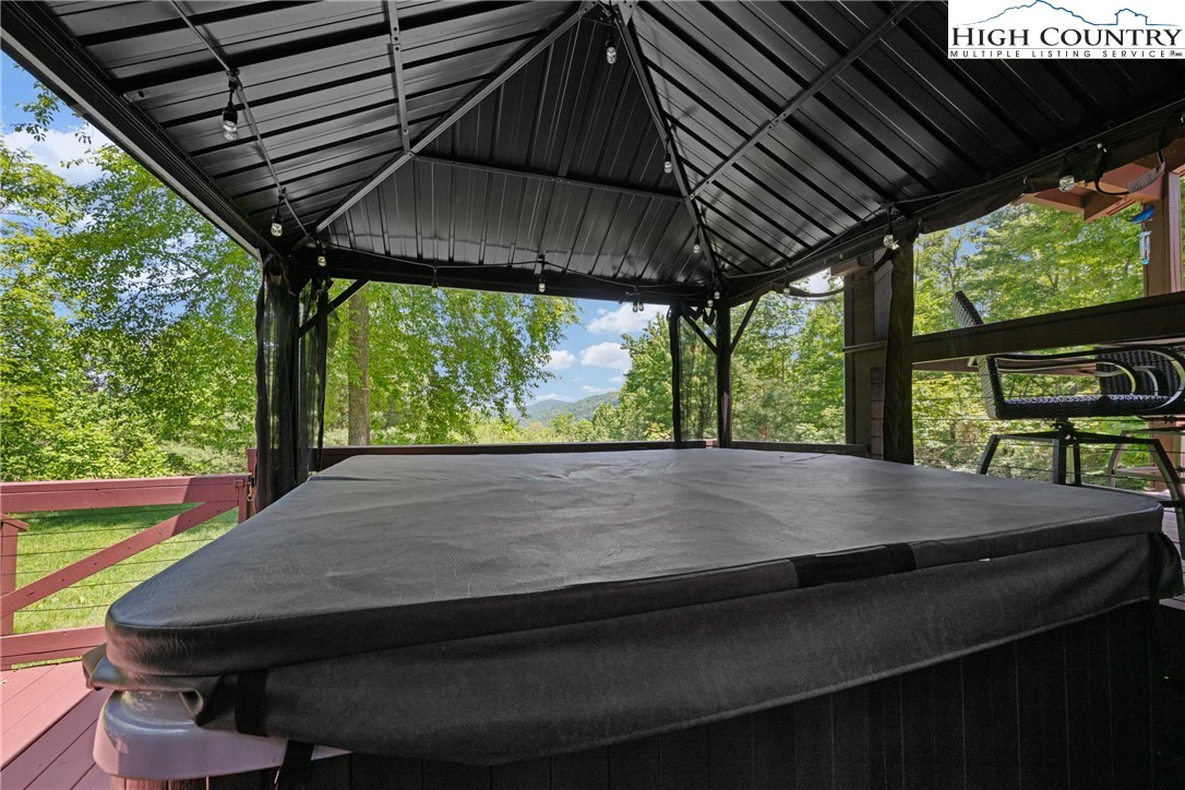Image number 2 for the current listing
