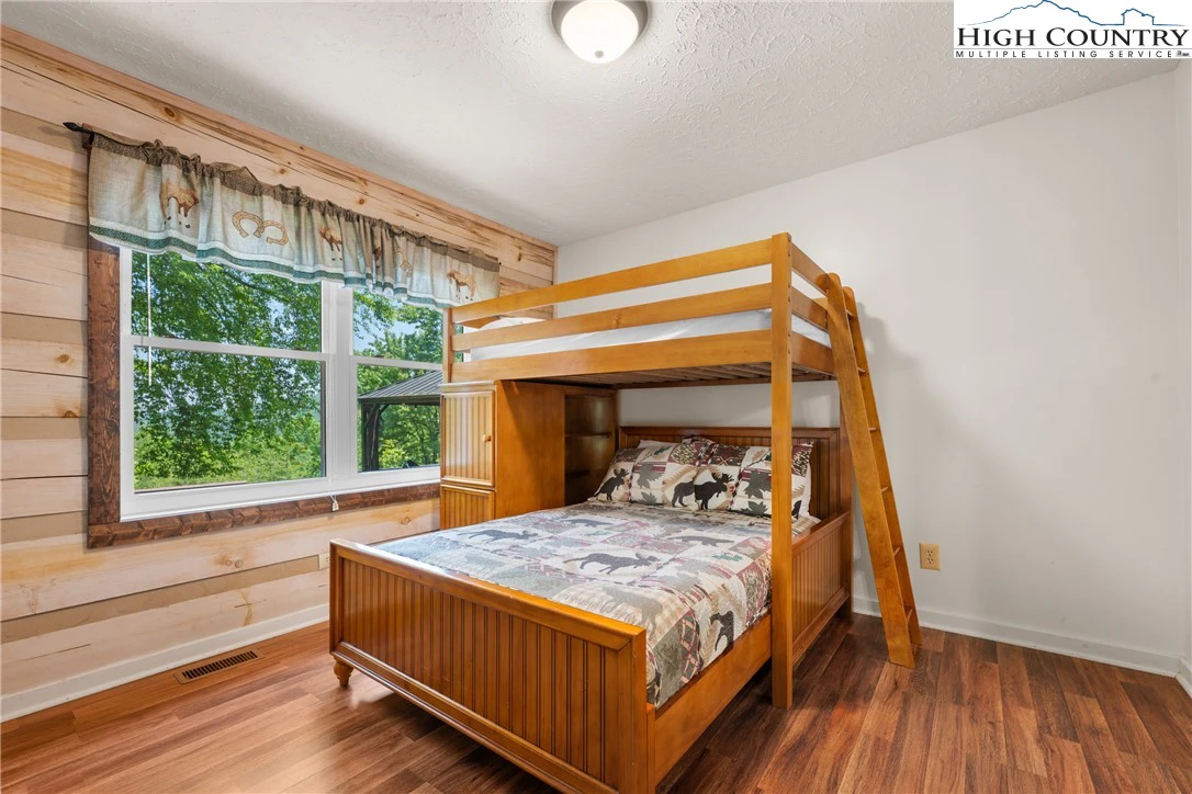 Image number 6 for the current listing