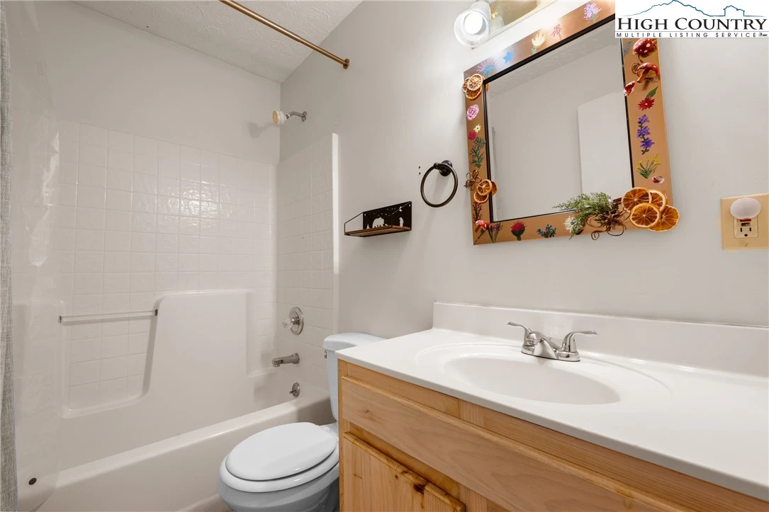 Image number 7 for the current listing
