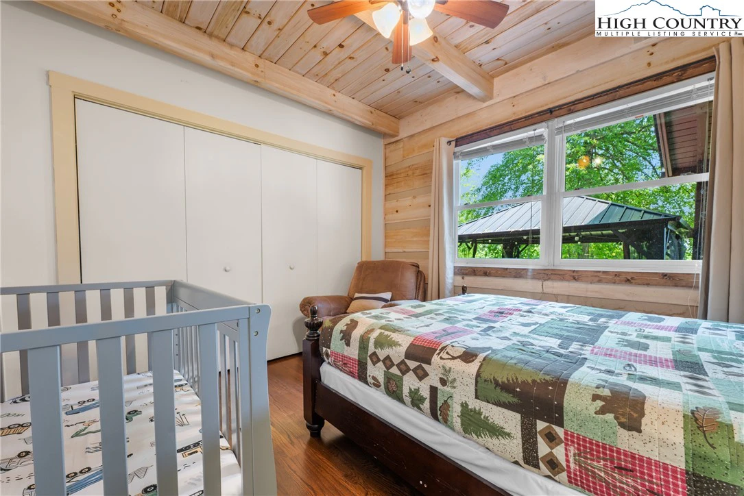 Image number 5 for the current listing