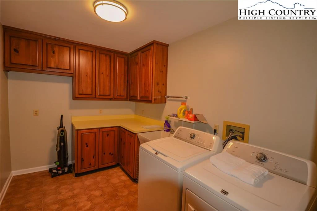 Image number 6 for the current listing