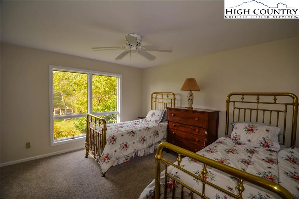 Image number 7 for the current listing