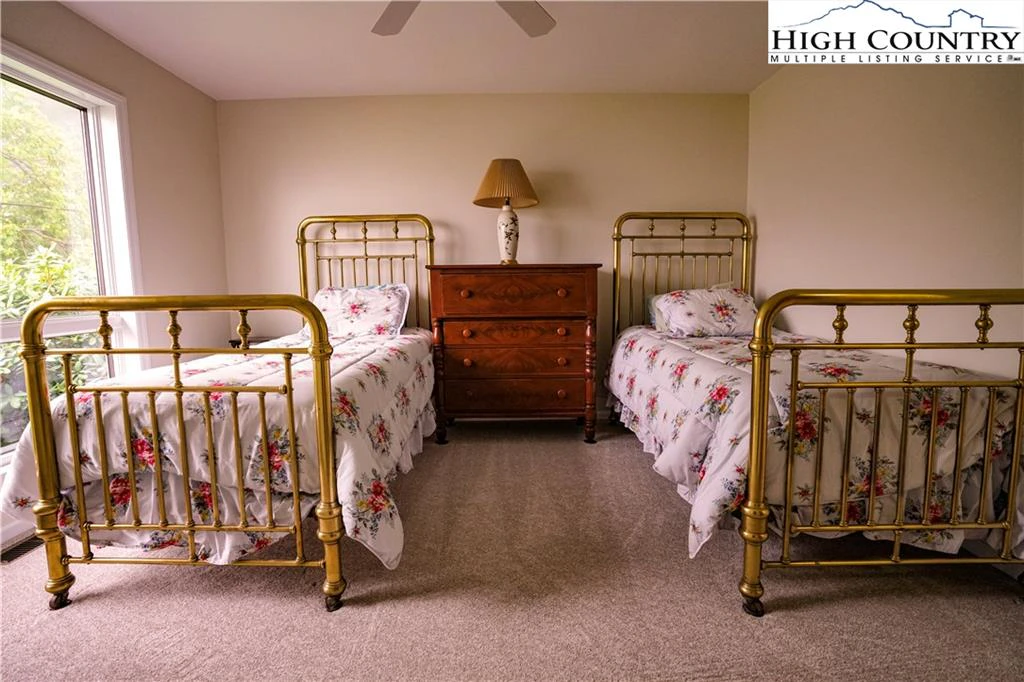 Image number 8 for the current listing