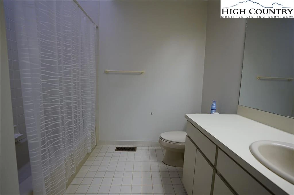 Image number 9 for the current listing
