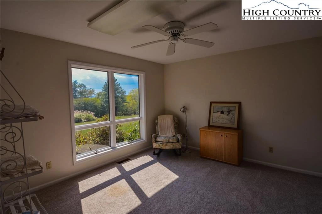 Image number 2 for the current listing
