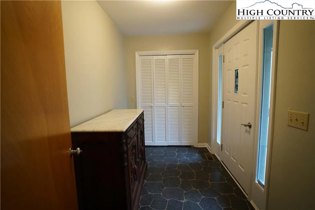 Image number 12 for the current listing
