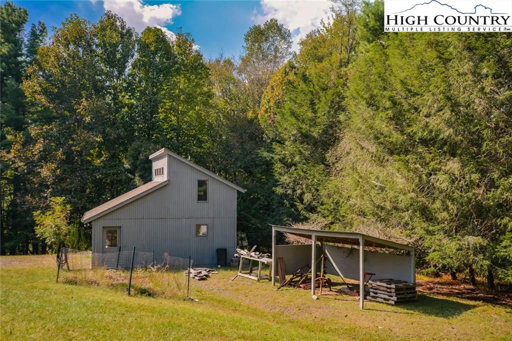 Image number 14 for the current listing