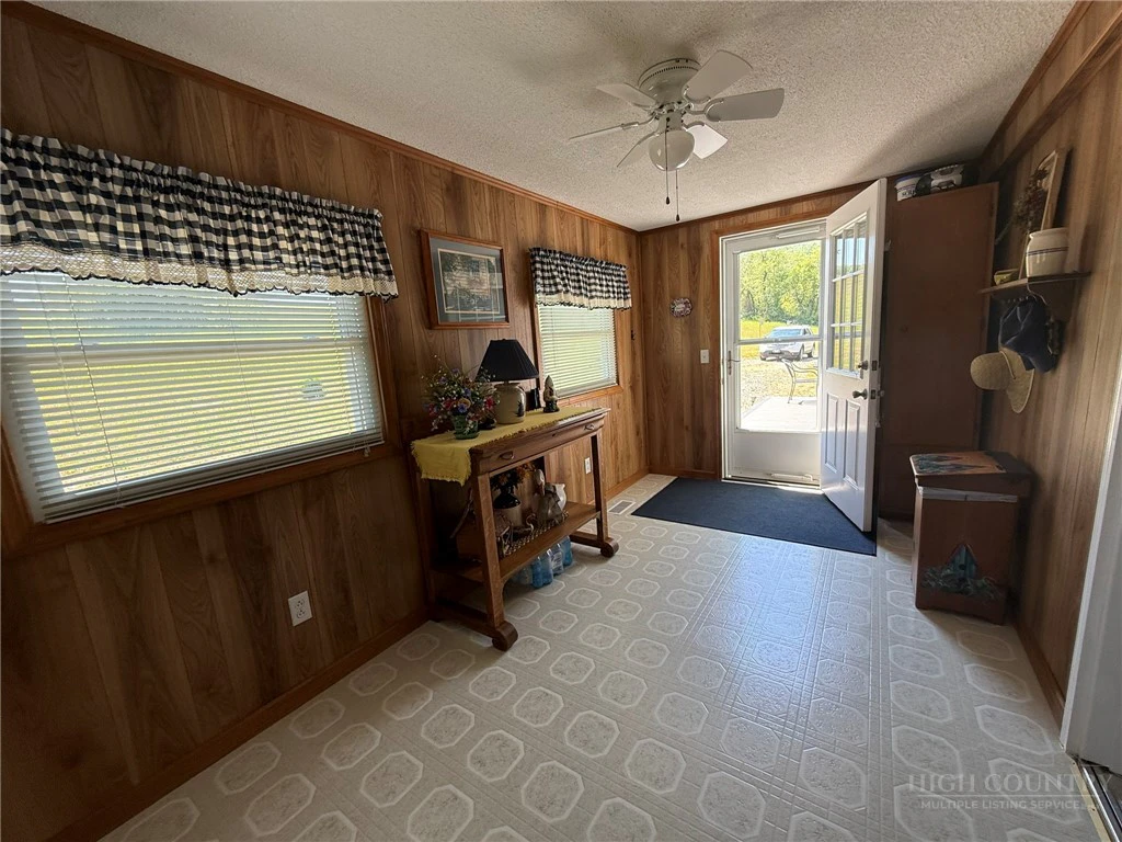 Image number 13 for the current listing