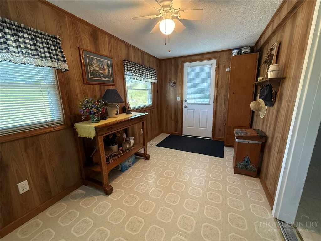 Image number 14 for the current listing