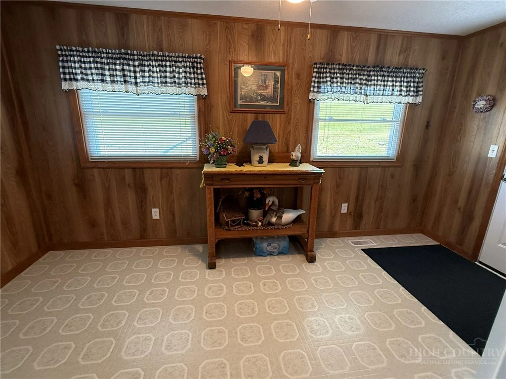 Image number 15 for the current listing