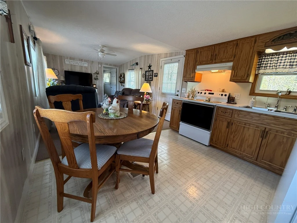 Image number 21 for the current listing