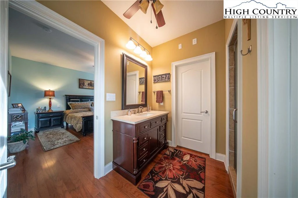 Image number 5 for the current listing