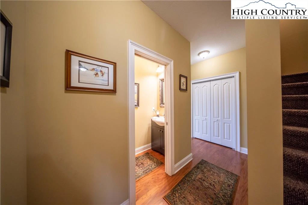 Image number 6 for the current listing