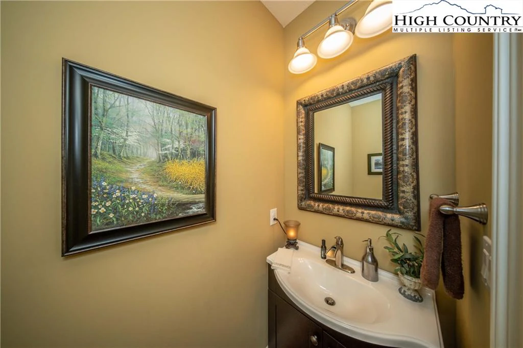 Image number 7 for the current listing
