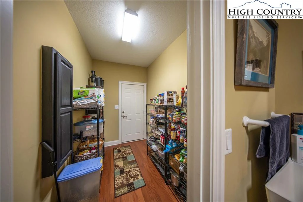 Image number 13 for the current listing