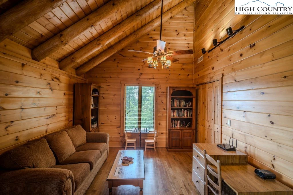 Image number 3 for the current listing
