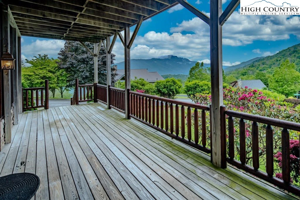 Image number 16 for the current listing