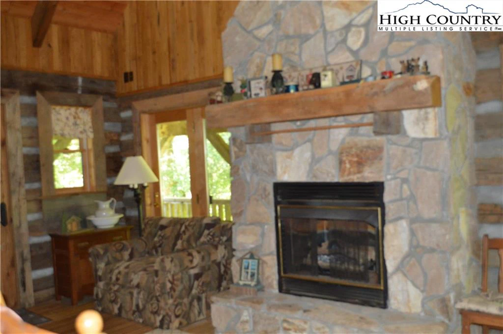Image number 4 for the current listing