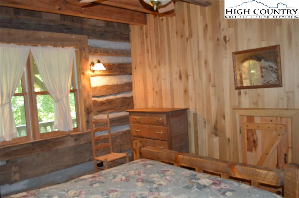 Image number 9 for the current listing