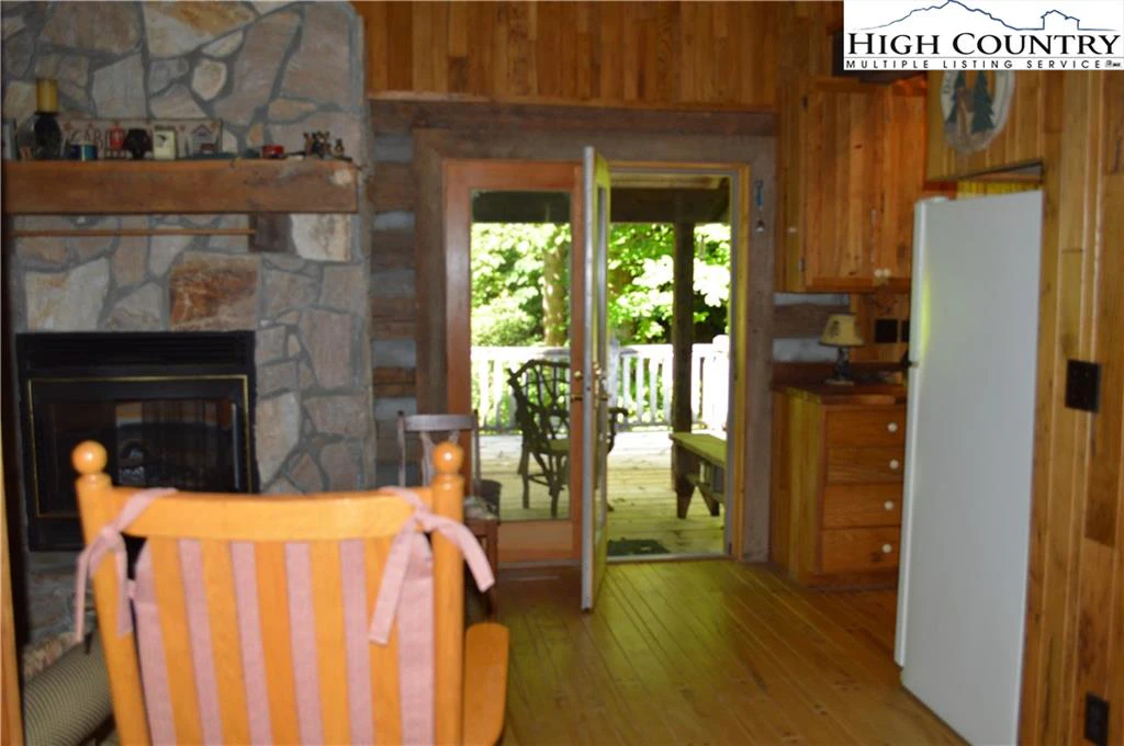 Image number 10 for the current listing