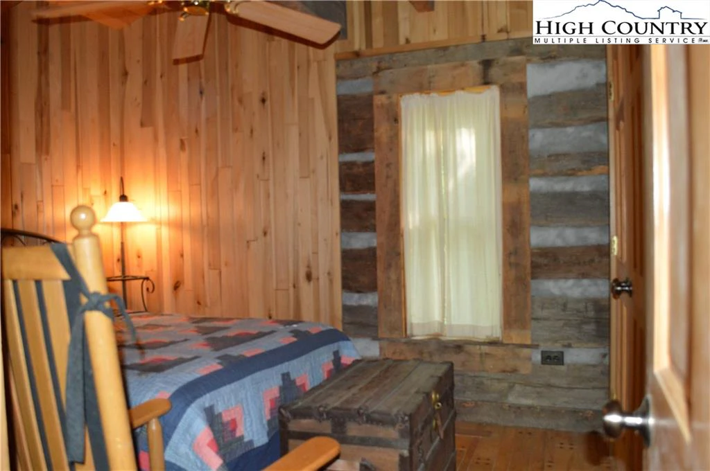 Image number 11 for the current listing