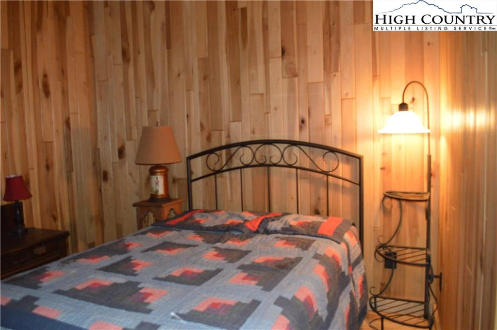 Image number 12 for the current listing