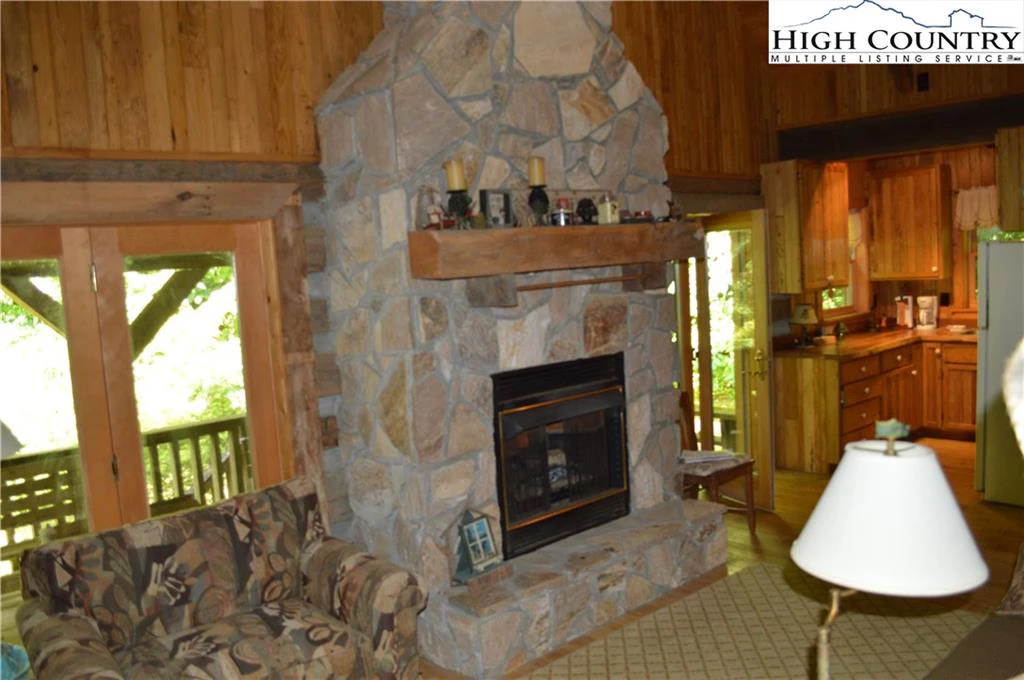 Image number 13 for the current listing